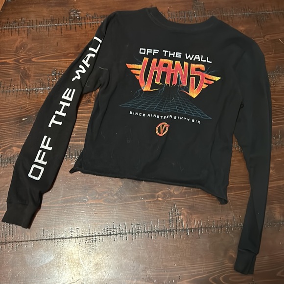 Cropped cans long sleeve tee - Picture 2 of 3